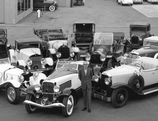 photo of bill harrah with his cars